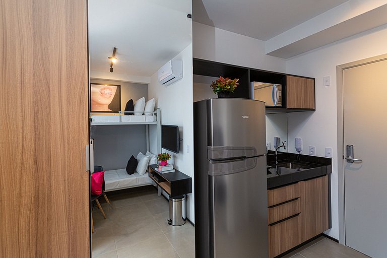 Studio com Varanda na Vila Mariana by Housi
