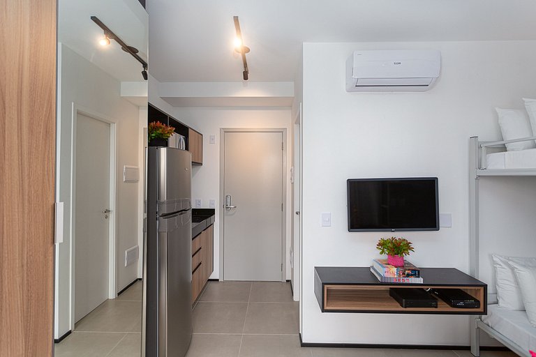 Studio com Varanda na Vila Mariana by Housi