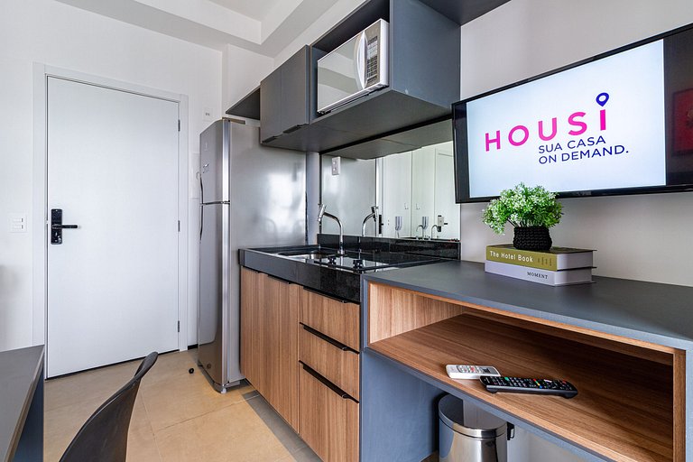 Studio Moderno Próximo à Liberdade By Housi
