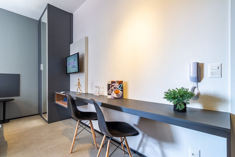 Studio Moderno Próximo à Liberdade By Housi