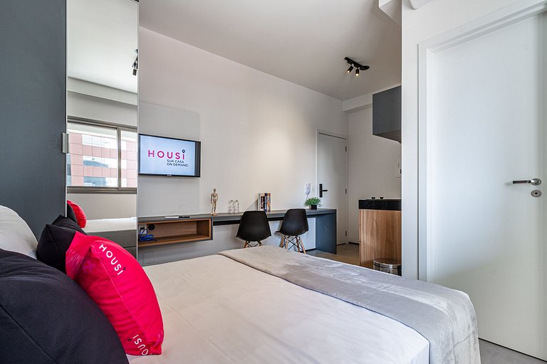 Studio Moderno Próximo à Liberdade By Housi