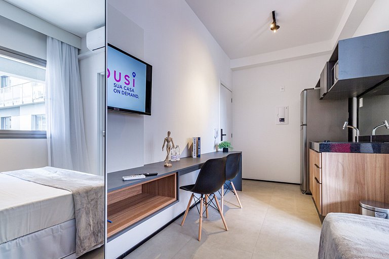 Studio Moderno Próximo à Liberdade By Housi