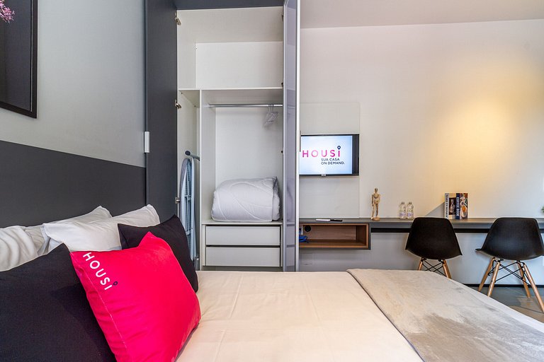 Studio Moderno Próximo à Liberdade By Housi