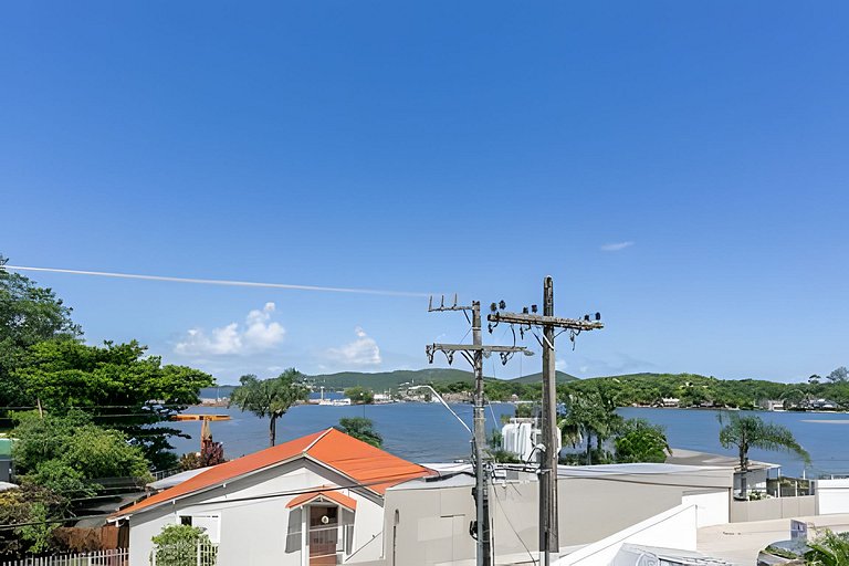 Apto novo e completo a passos da lagoa