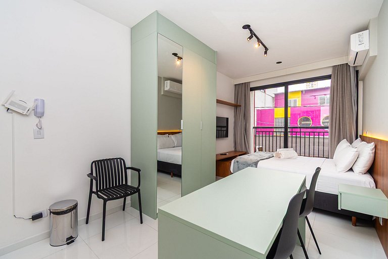 Modern Studio Next to the Subway by Housi