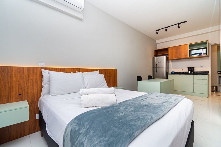 Modern Studio Next to the Subway by Housi