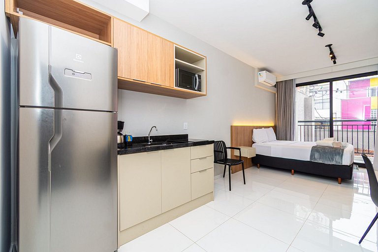 Modern Studio Next to the Subway by Housi