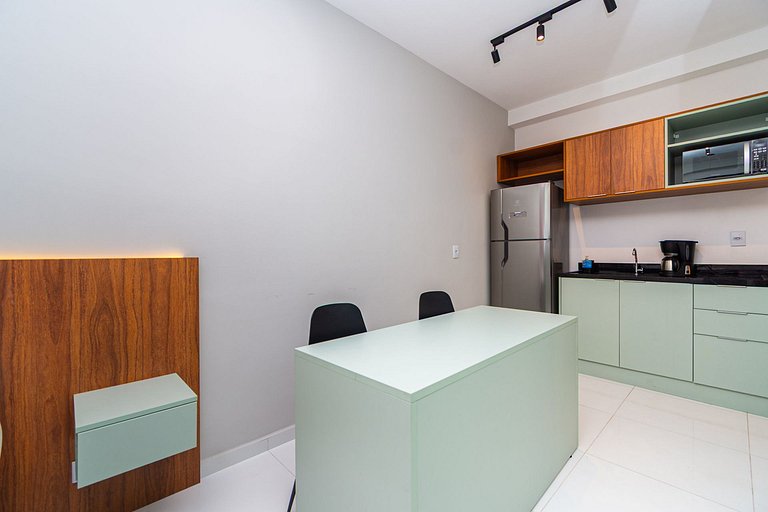 Modern Studio Next to the Subway by Housi