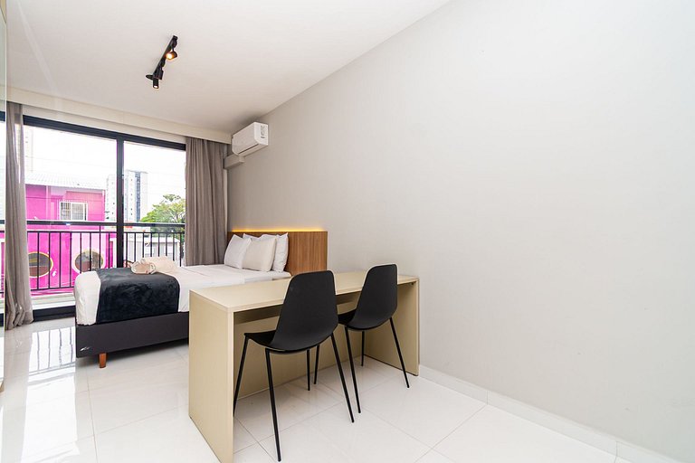 Modern Studio Next to the Subway by Housi