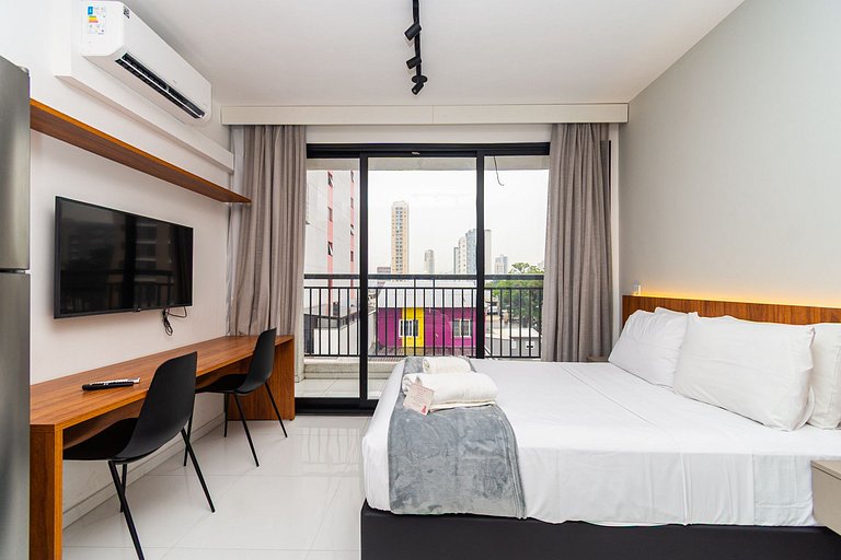 Modern Studio Next to the Subway by Housi