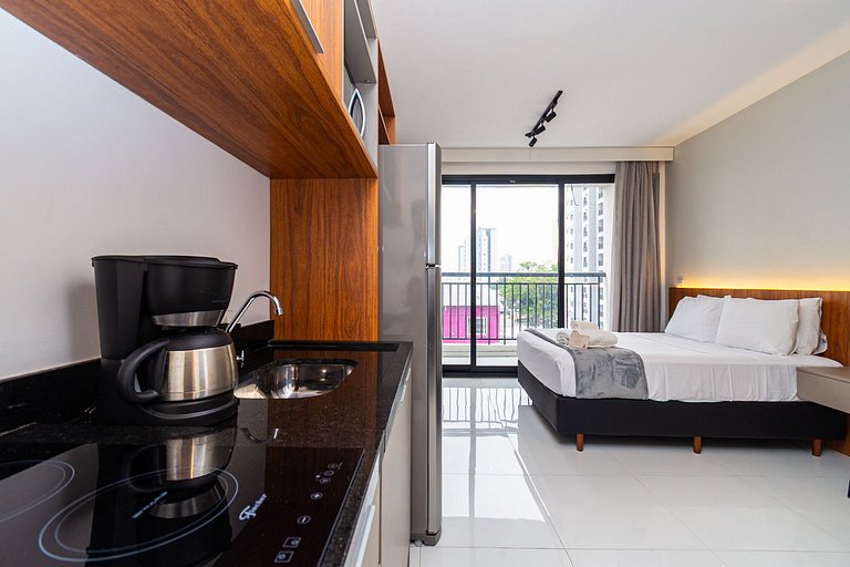 Modern Studio Next to the Subway by Housi