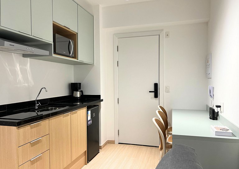 Studio Moderno em Pinheiros by Housi