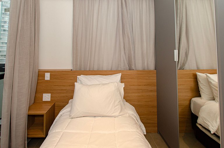 Apto Moderno 2 Quartos nos Jardins by Housi