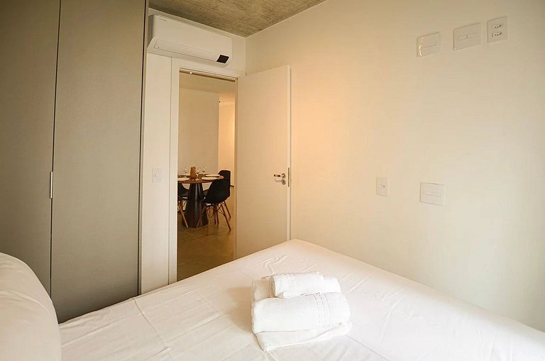 Apto Moderno 2 Quartos nos Jardins by Housi