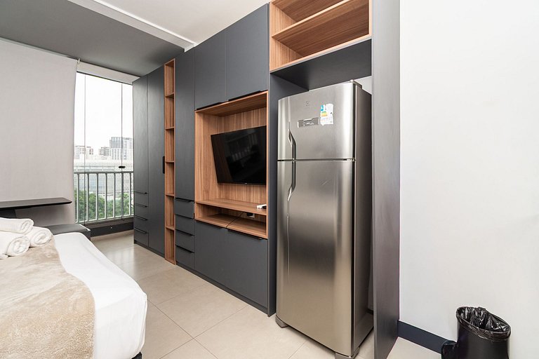 Studio with Balcony in Perdizes by Housi