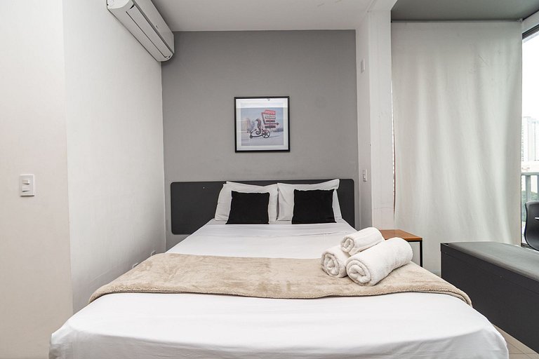 Studio com Varanda em Perdizes by Housi
