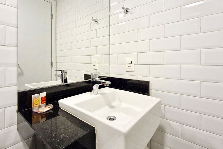 Studio Moderno na Faria Lima by Housi