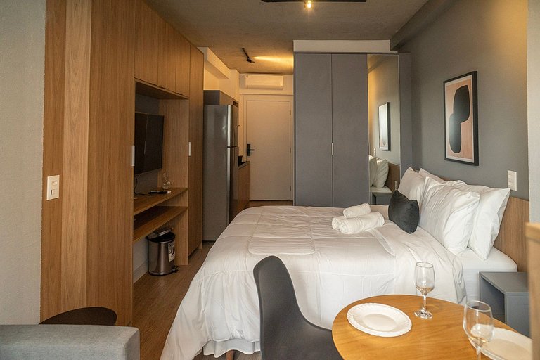 Studio Completo na Vila Madalena by Housi