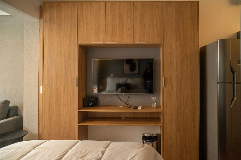 Studio Completo na Vila Madalena by Housi