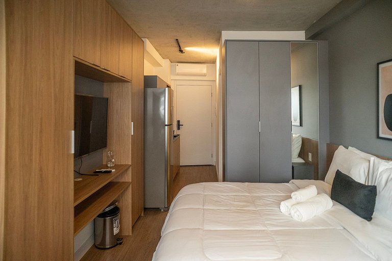 Studio Completo na Vila Madalena by Housi