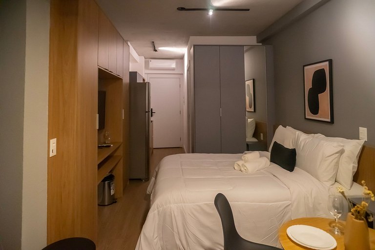 Studio Completo na Vila Madalena by Housi