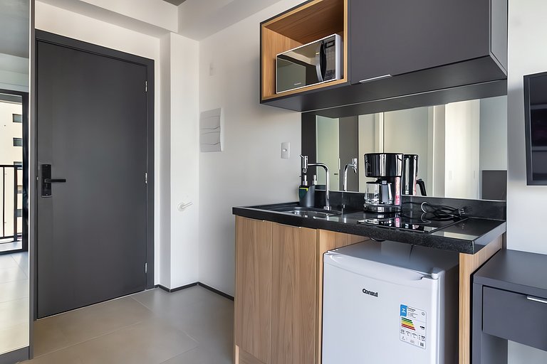 Studio Moderno com Varanda na Bela Vista by Housi