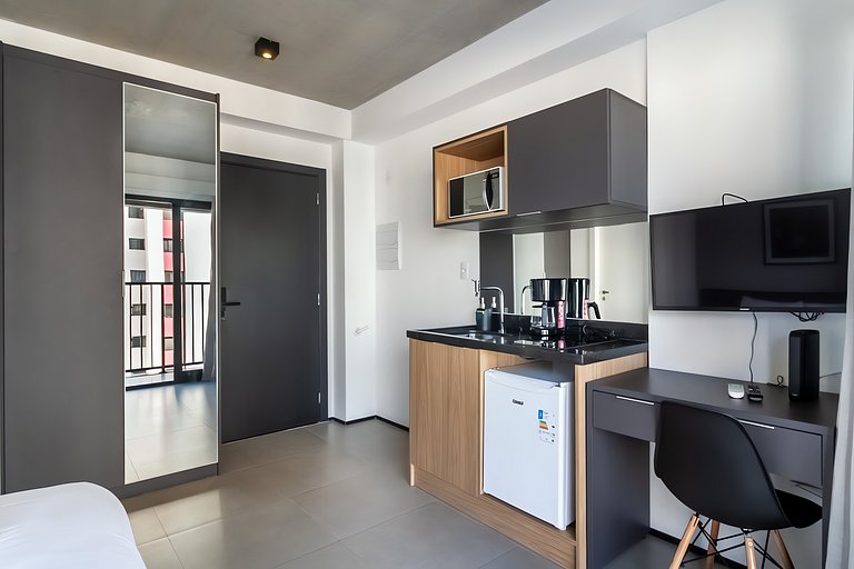 Studio Moderno com Varanda na Bela Vista by Housi