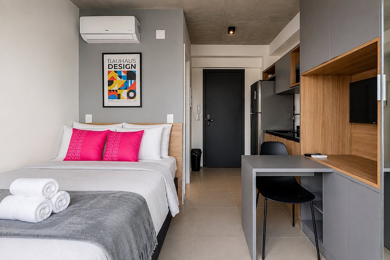 Studio Completo na Bela Vista by Housi