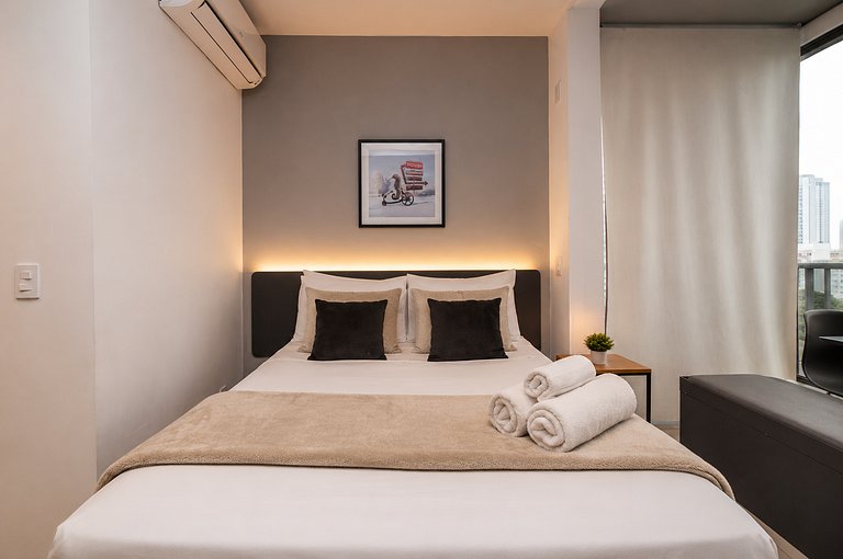 Studio com Varanda em Perdizes by Housi