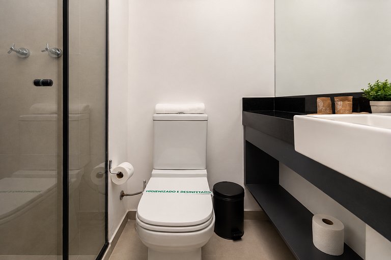 Studio com Varanda em Perdizes by Housi