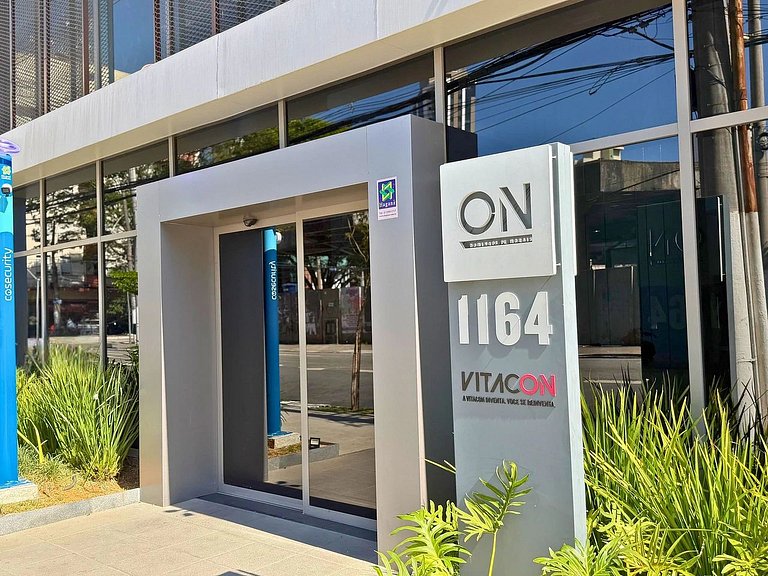 Studio completo a passos do metrô Vila Mariana
