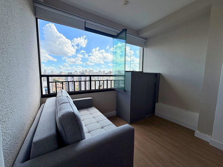 Studio moderno com piscina perto do metrô